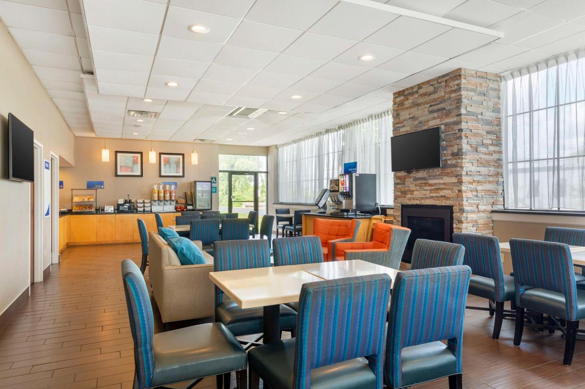Best Western Hartford Hotel And Suites Exteriér fotografie