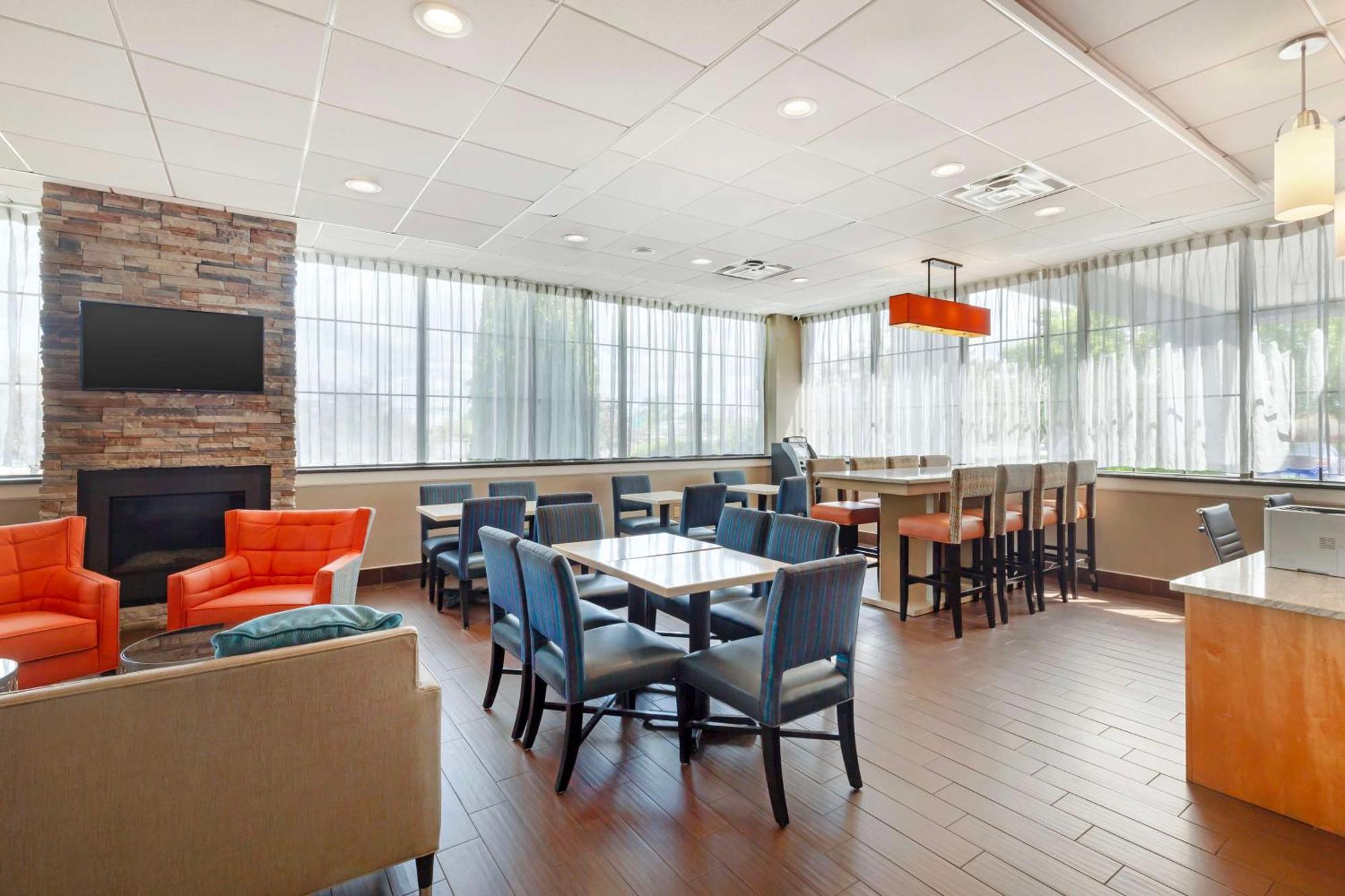 Best Western Hartford Hotel And Suites Exteriér fotografie