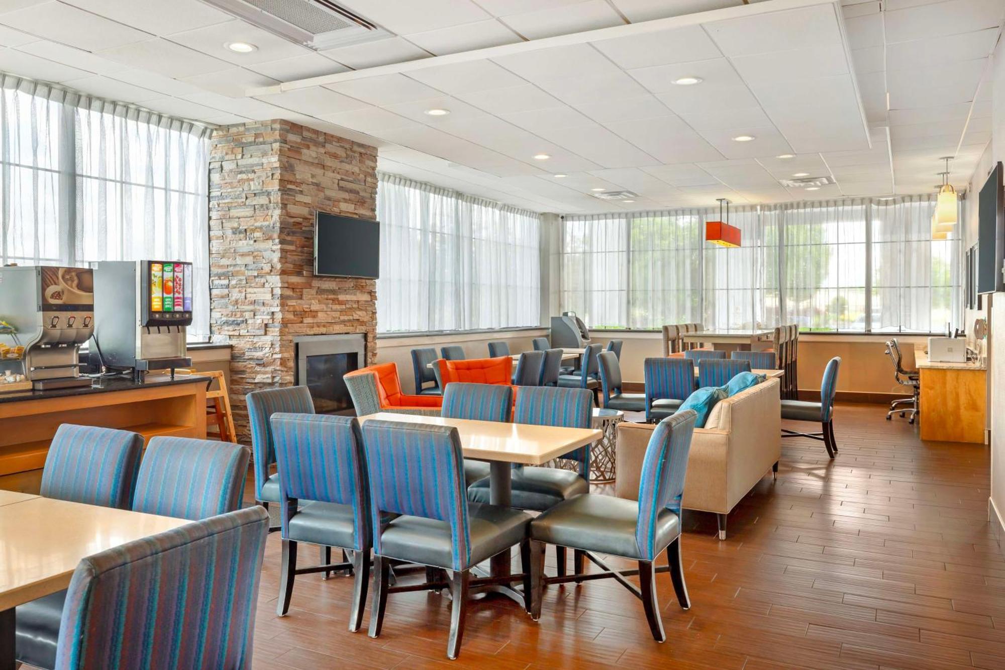 Best Western Hartford Hotel And Suites Exteriér fotografie
